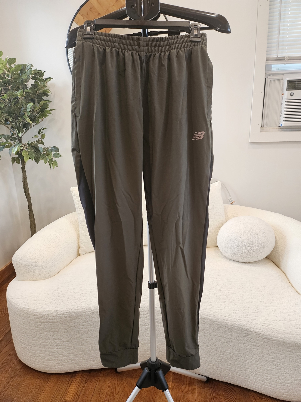New Balance Woman .Olive Track Joggers with Black Side Panels